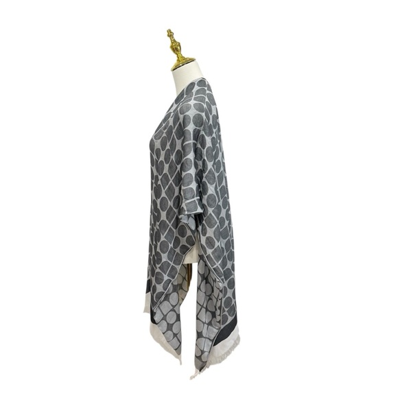 Kate Spade New York Noel Yarn Dyed Ruana Cream Black $128 Geometric Pattern NWT - Picture 4 of 12